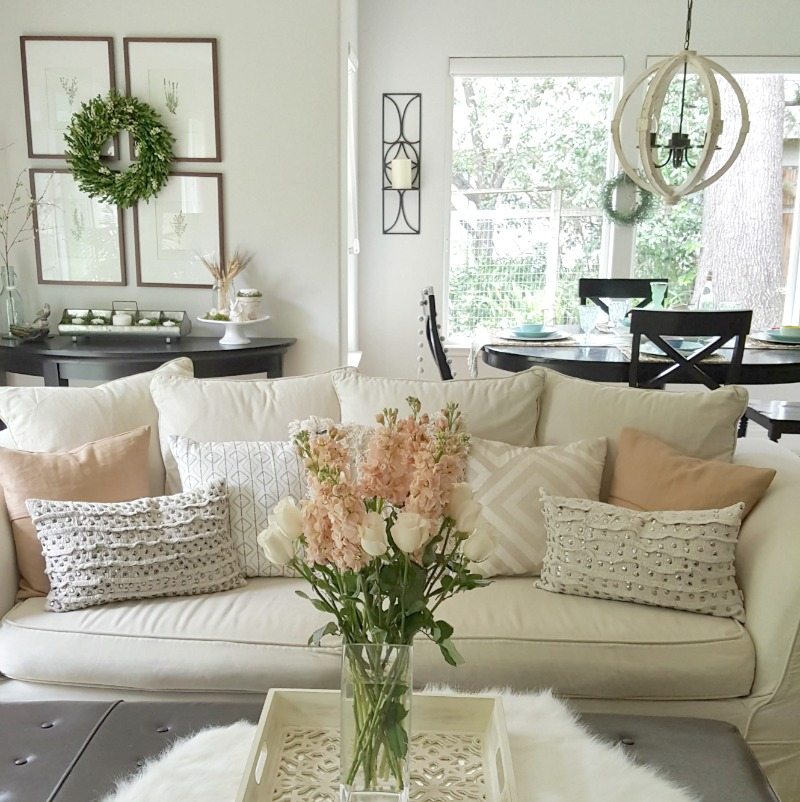 Neutral decor can still be wow. We love to add fresh flowers to keep even a casual room feeling elegant for our favorite decorating tips