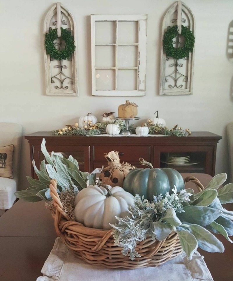 fall dining room with neutrals and greens