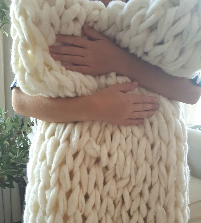 Soft Luxurious chunky knit throw is easy to make