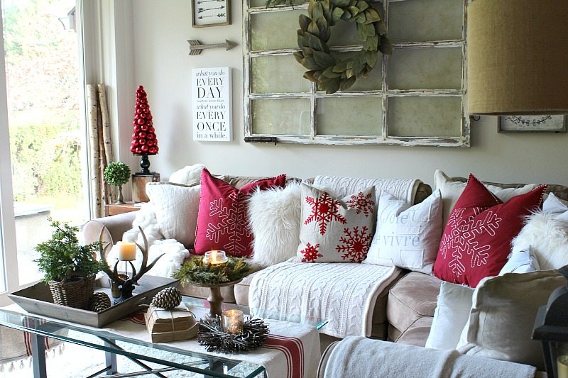 Traditional Christmas decor ideas create a cozy farmhouse look that is creative and inviting to guests