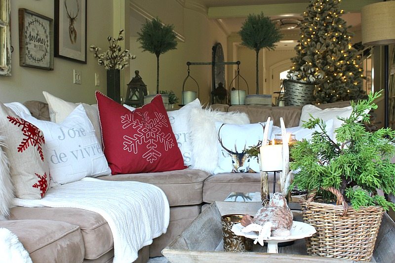Beautiful Decorating Ideas for a Traditional Christmas cozy look