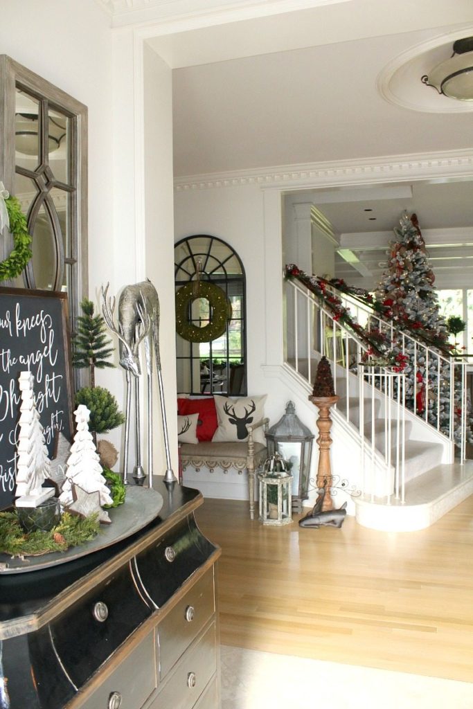 A Christmas Tour with fabulous festive ideas from The Design Twins: Welcome to Julie's Home