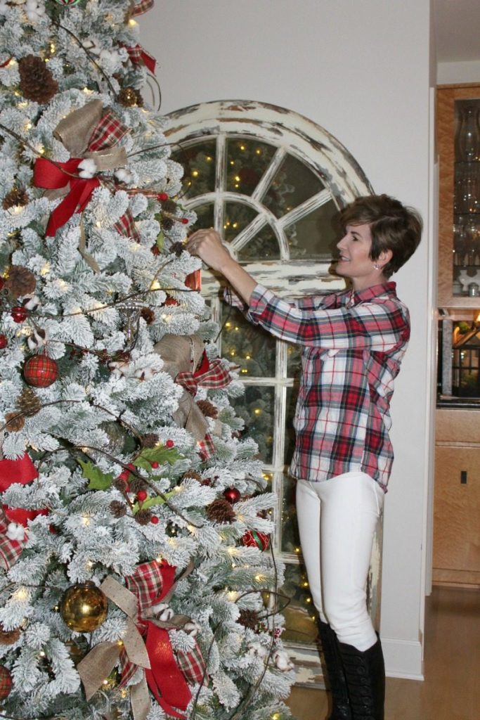 Step by Step professional decorating tips to create a magical Christmas Tree