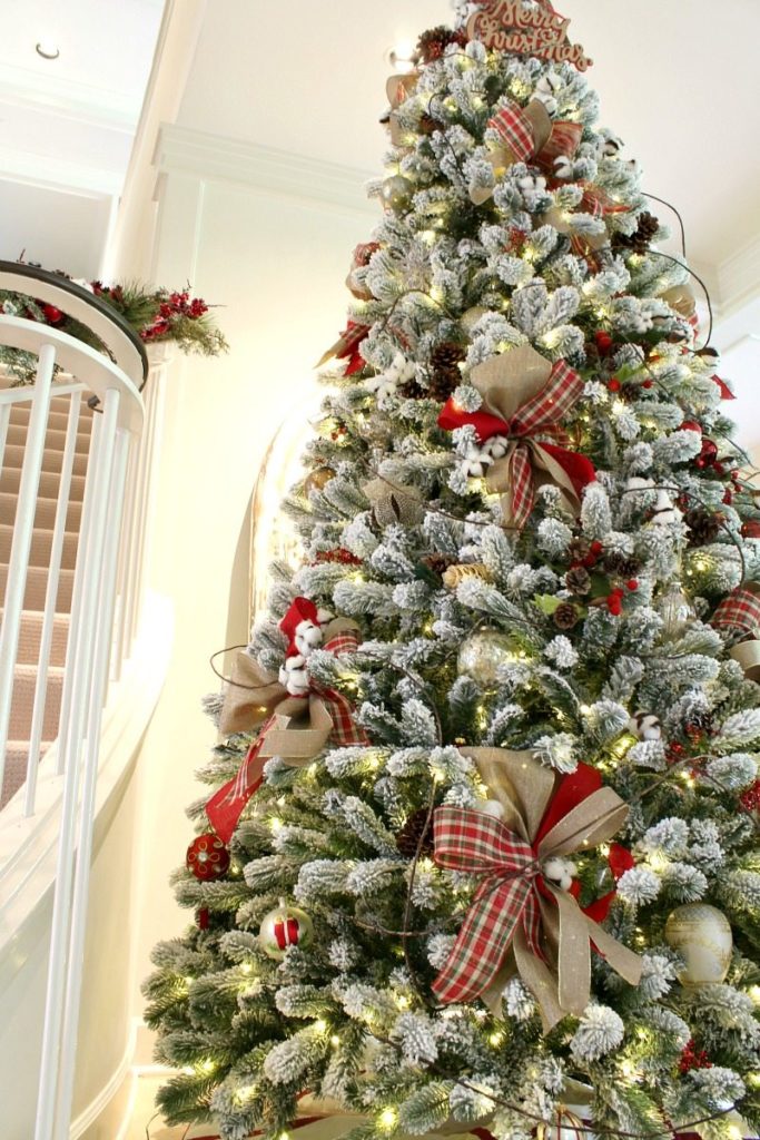 Create a stunning, professional looking holiday tree with this tutorial.