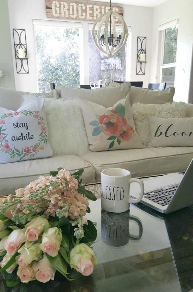 6 budget spring decor ideas with pillows & flowers