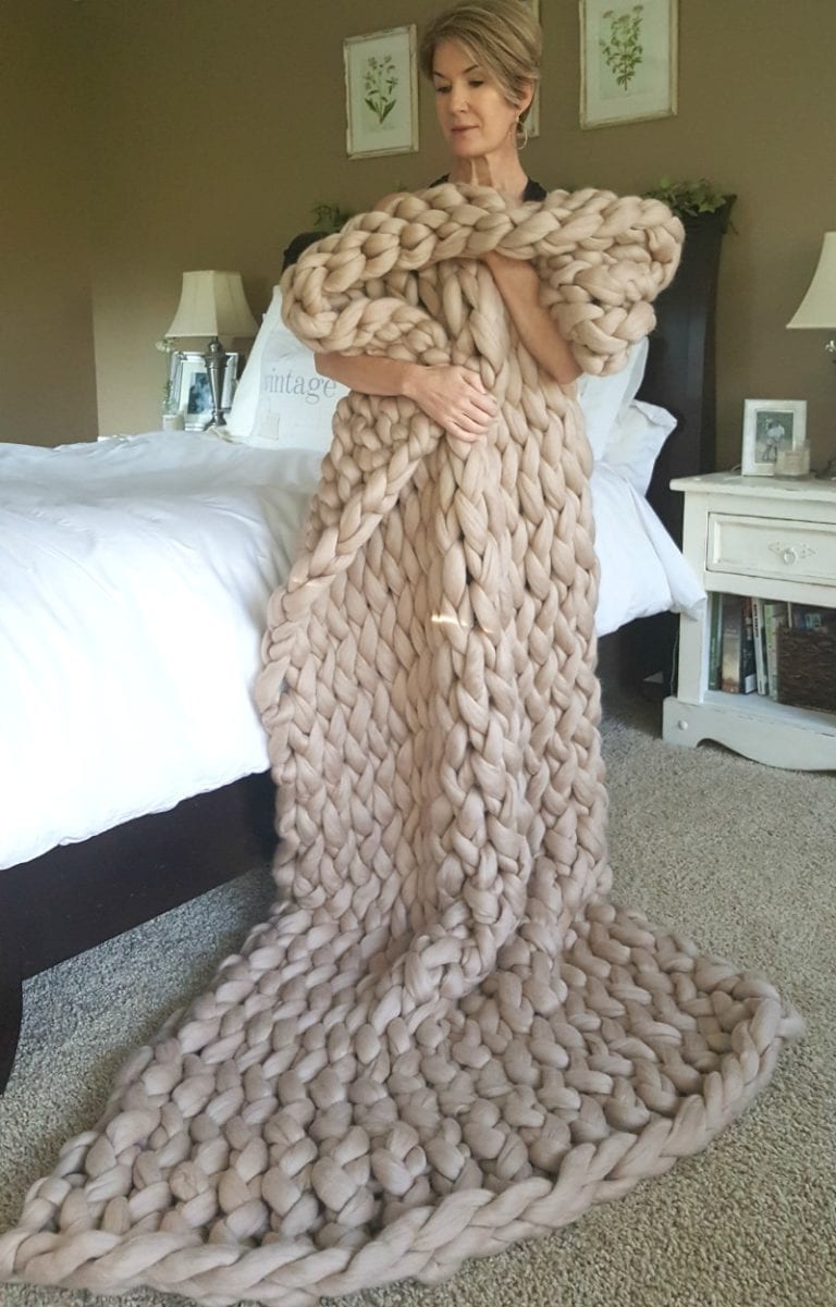 Arm Knitting Guide For Beginners How To Arm Knit A Blanket