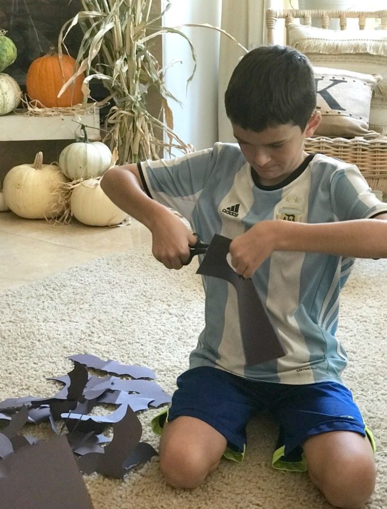 Simple paper bats will keep your kids busy this fall