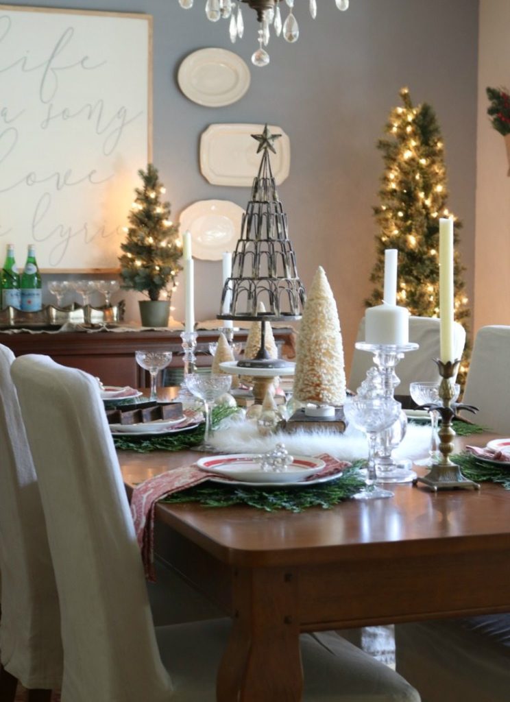 celebrate holidays with Festive Tablescape ideas