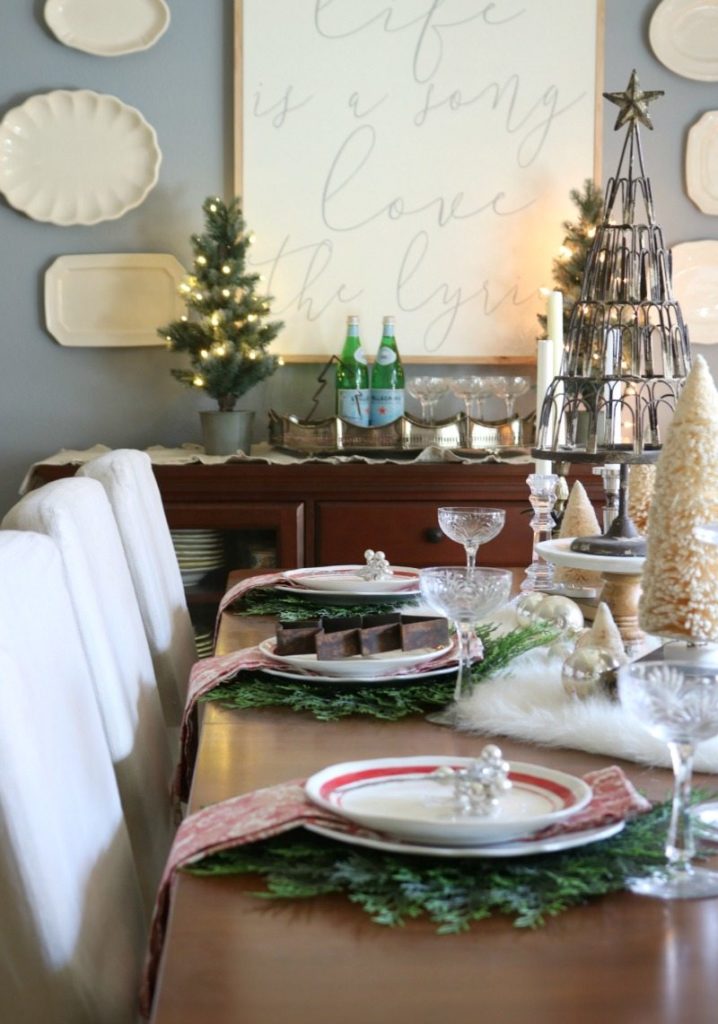 create a beautiful holiday tablescape for all your entertaining needs