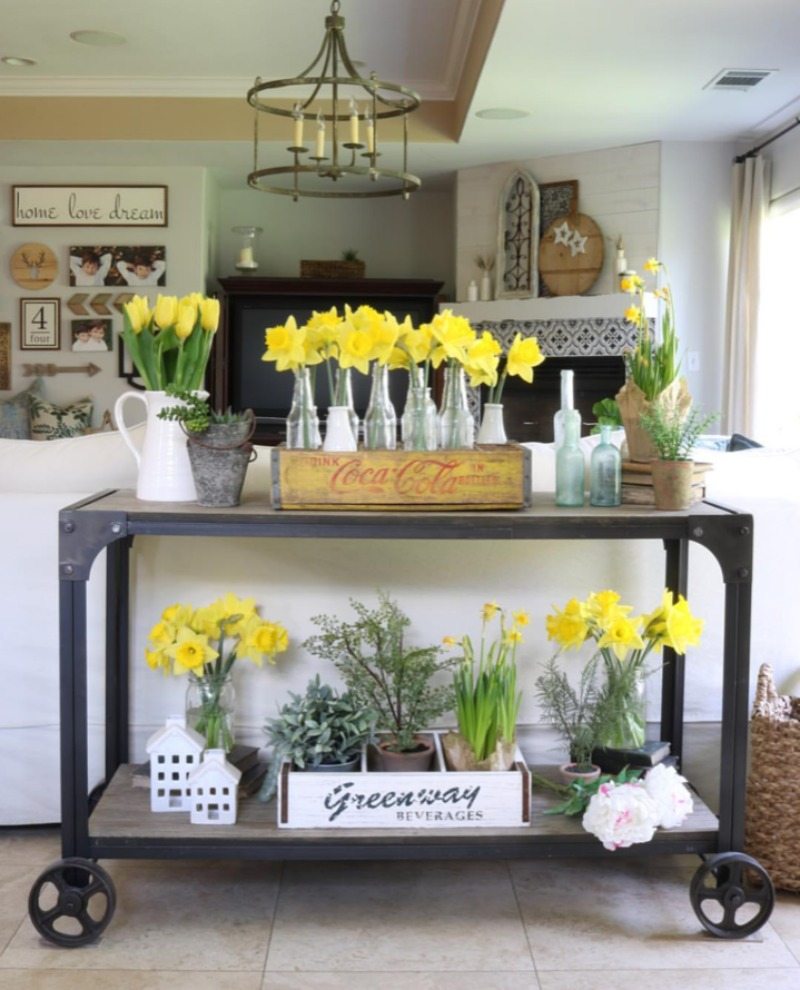 flower bar cart with yellow daffodils