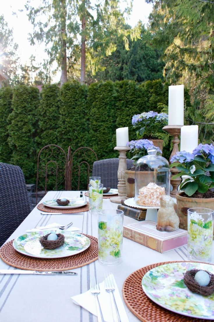 Outdoor celebration table decorating