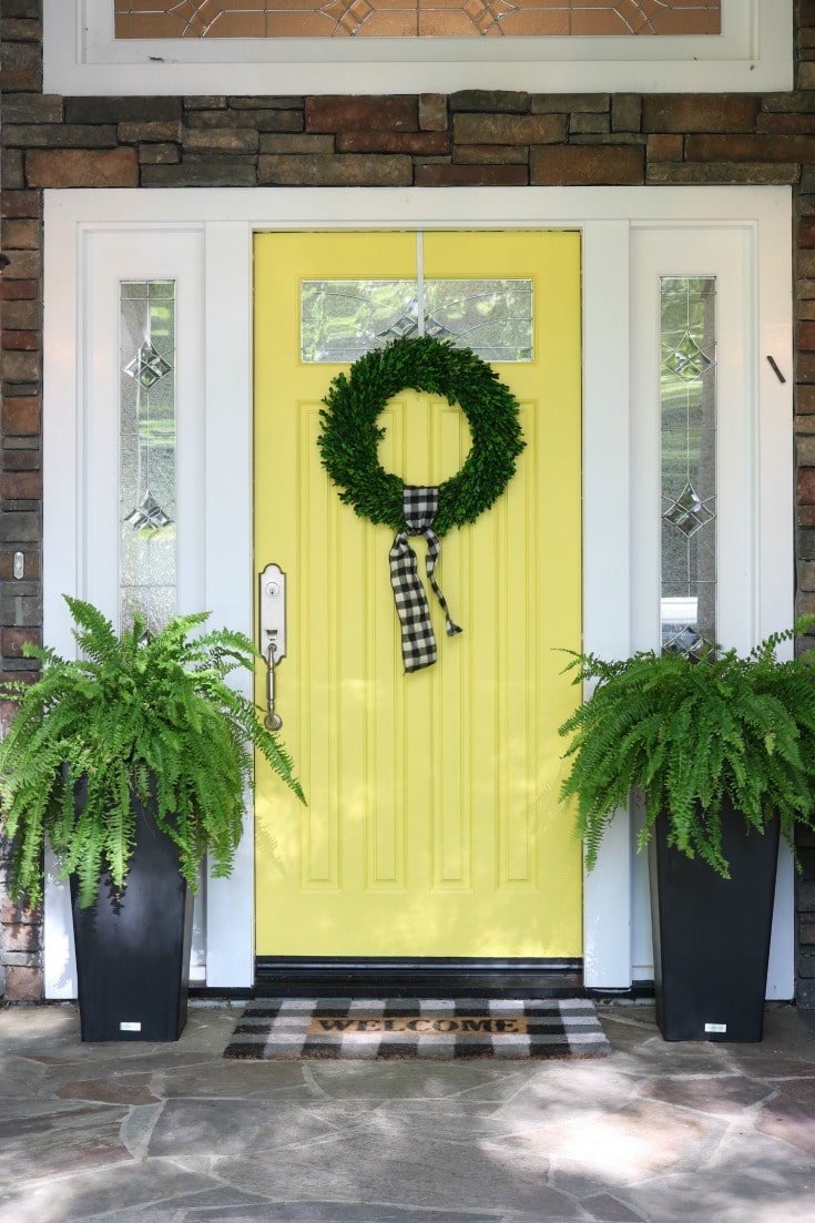 How to pick the perfect fresh color for your front door this season.