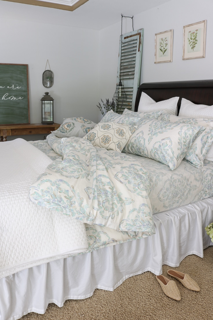 Quality bedding with texture quilt and pattern comforter and sheets
