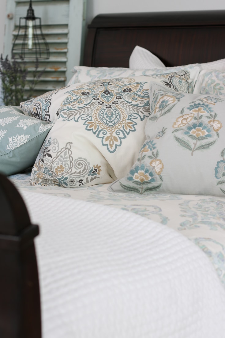 luxury bedding quilt sheets and throw pillows how to choose