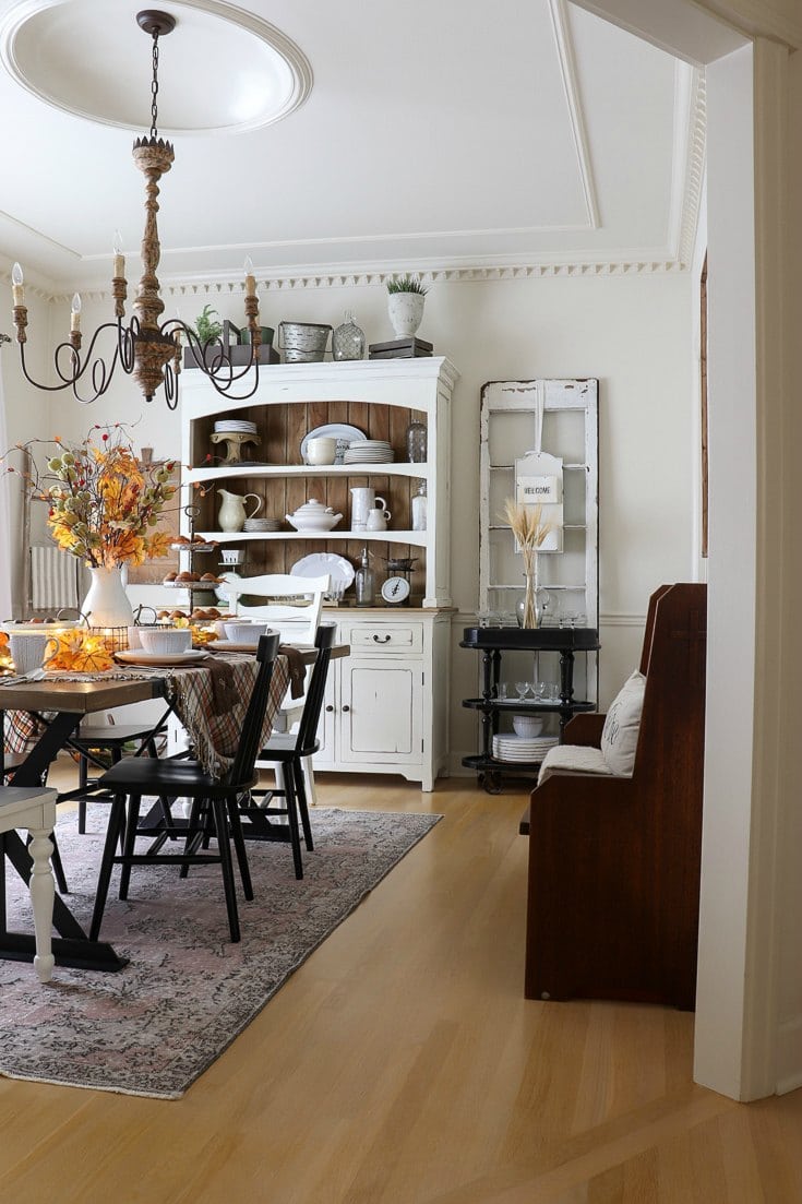 Our best fall entertaining and decorating tips to create a festive and inviting table.