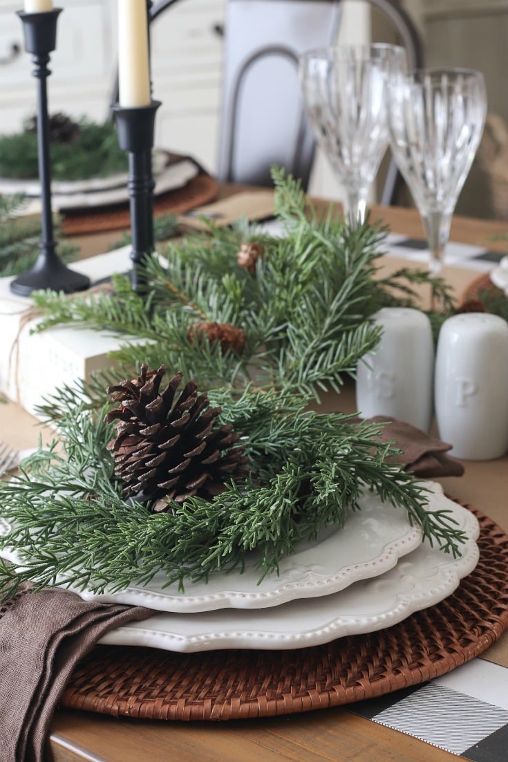 natural and rustic Christmas table elements
