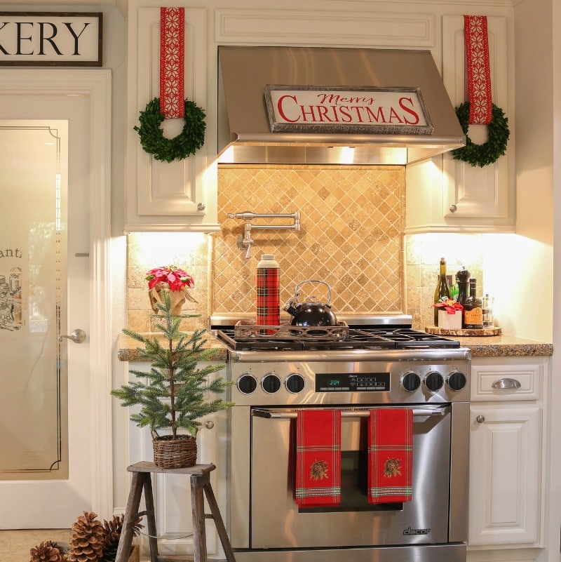 How to Quickly Hang Wreaths on Kitchen Cabinets