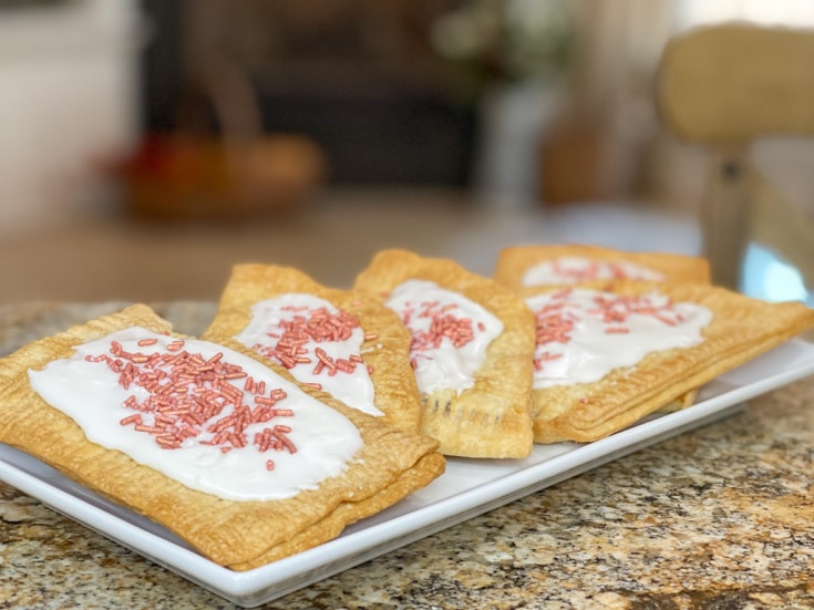 delicious homemade apple cinnamon pop tarts are quick and easy fall breakfast treat